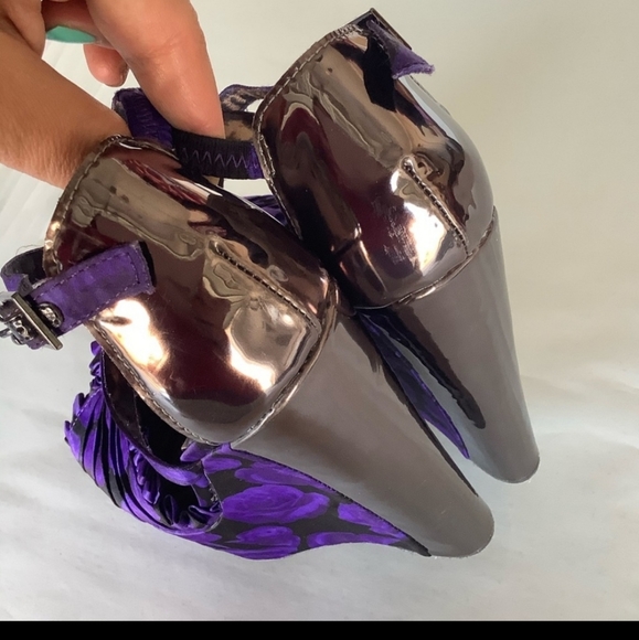 Betsey Johnson purple floral wedge - Picture 3 of 3
